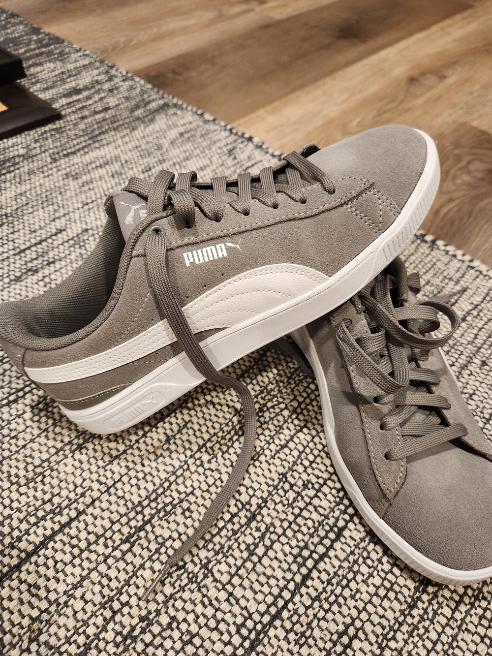 NEW PUMA Women’s Gray Suede Casual Sneakers Size 8